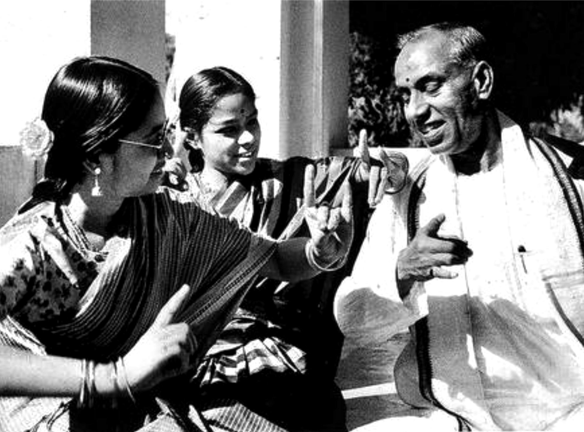 E. Krishna Iyer explaining hastas to daughter Meenakshi (left) and M. K. Saroja (centre) E. Krishna Iyer explaining hastas to daughter Meenakshi (left) and M. K. Saroja (centre)